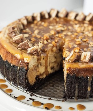 Snickers Cheesecake